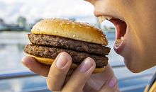 Доктор Угнивенко предупредил о неочевидной опасности гамбургеров и колы