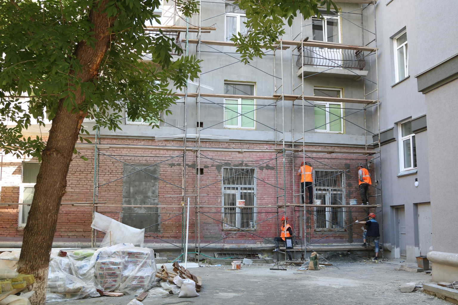 Челябинские студенты контролируют качество ремонта общежитий