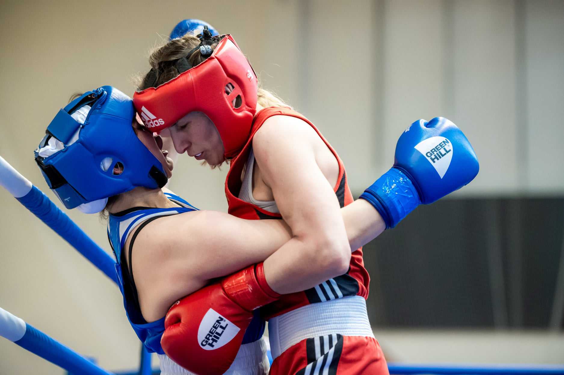 «На ринге я - львица»: как прошел Чемпионат и Первенство УрФО по женскому боксу в Челябинске