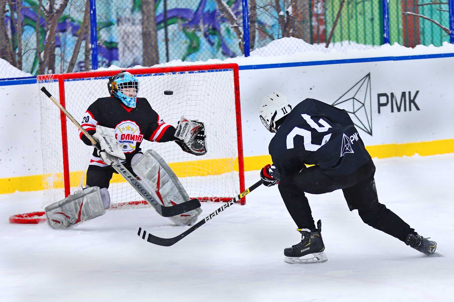 Самые яркие моменты первого матча турнира по дворовому хоккею в Челябинске