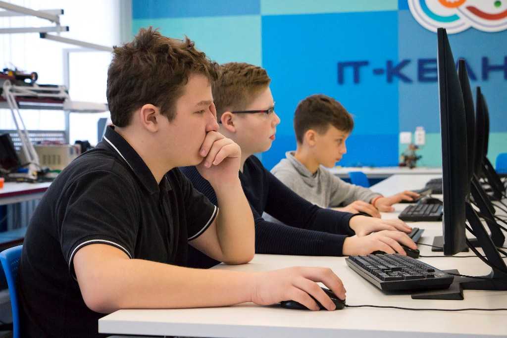 Школы Челябинской области активно подключают к высокоскоростному интернету