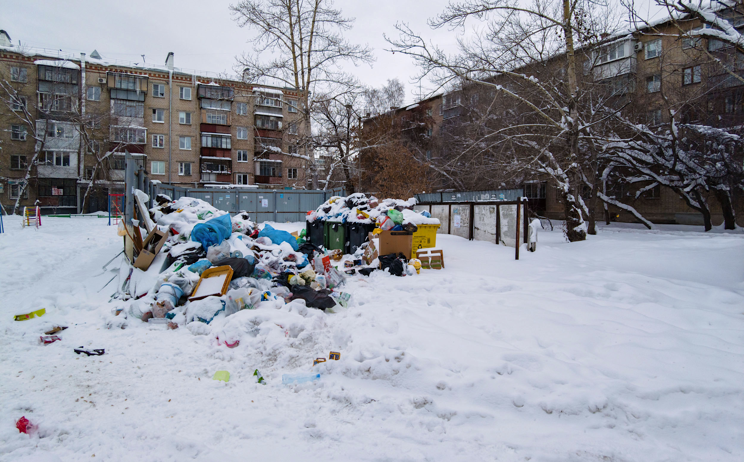 В Челябинске снижается количество жалоб на неубранный мусор