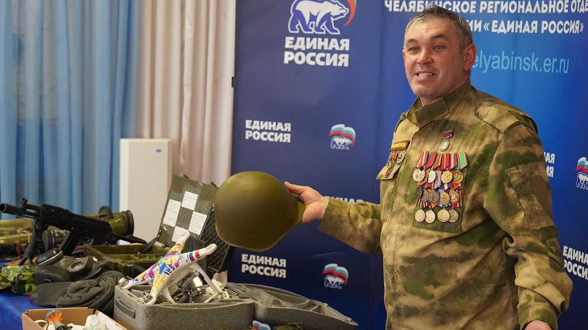 Примерили каски, увидели автоматы и гранатомёты: уникальную выставку представили челябинским дошкольникам