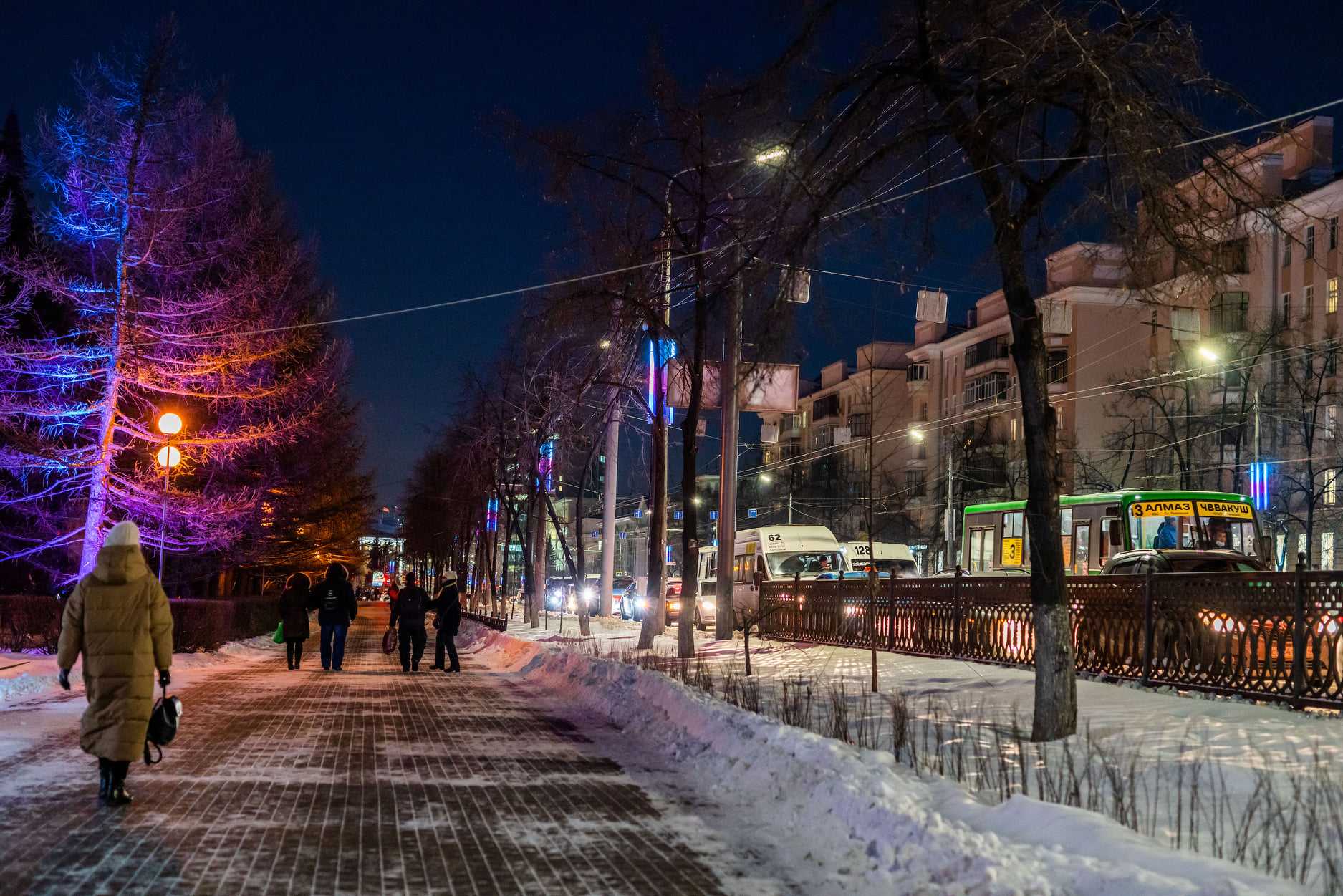 Как выглядит Челябинск перед новогодними праздниками