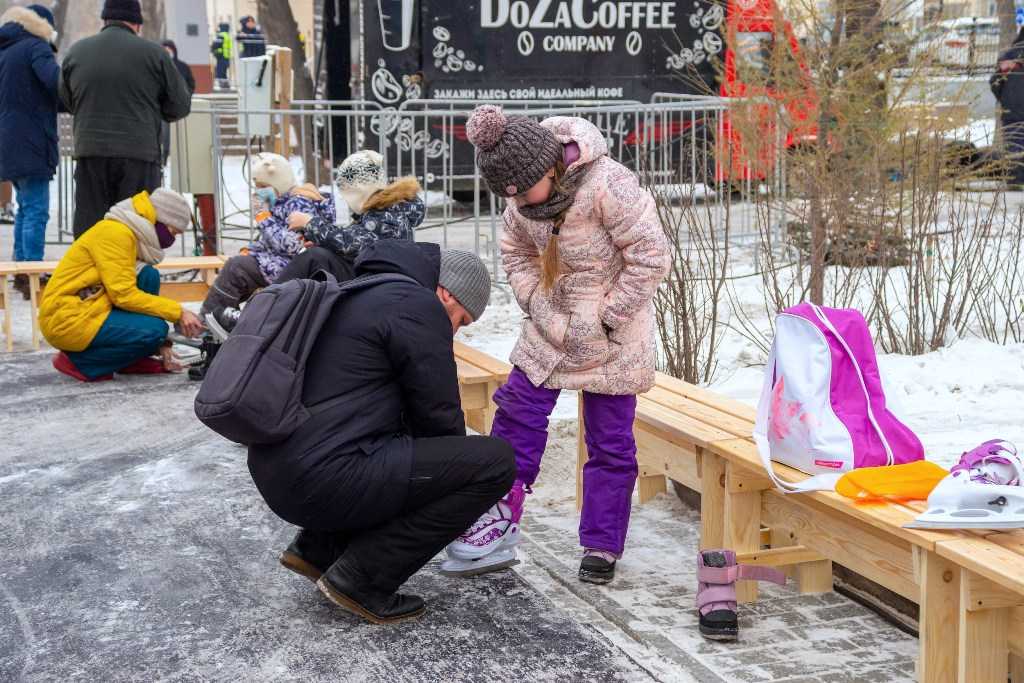 Из-за дождя в Челябинске закрыли каток и горки в ледовом городке