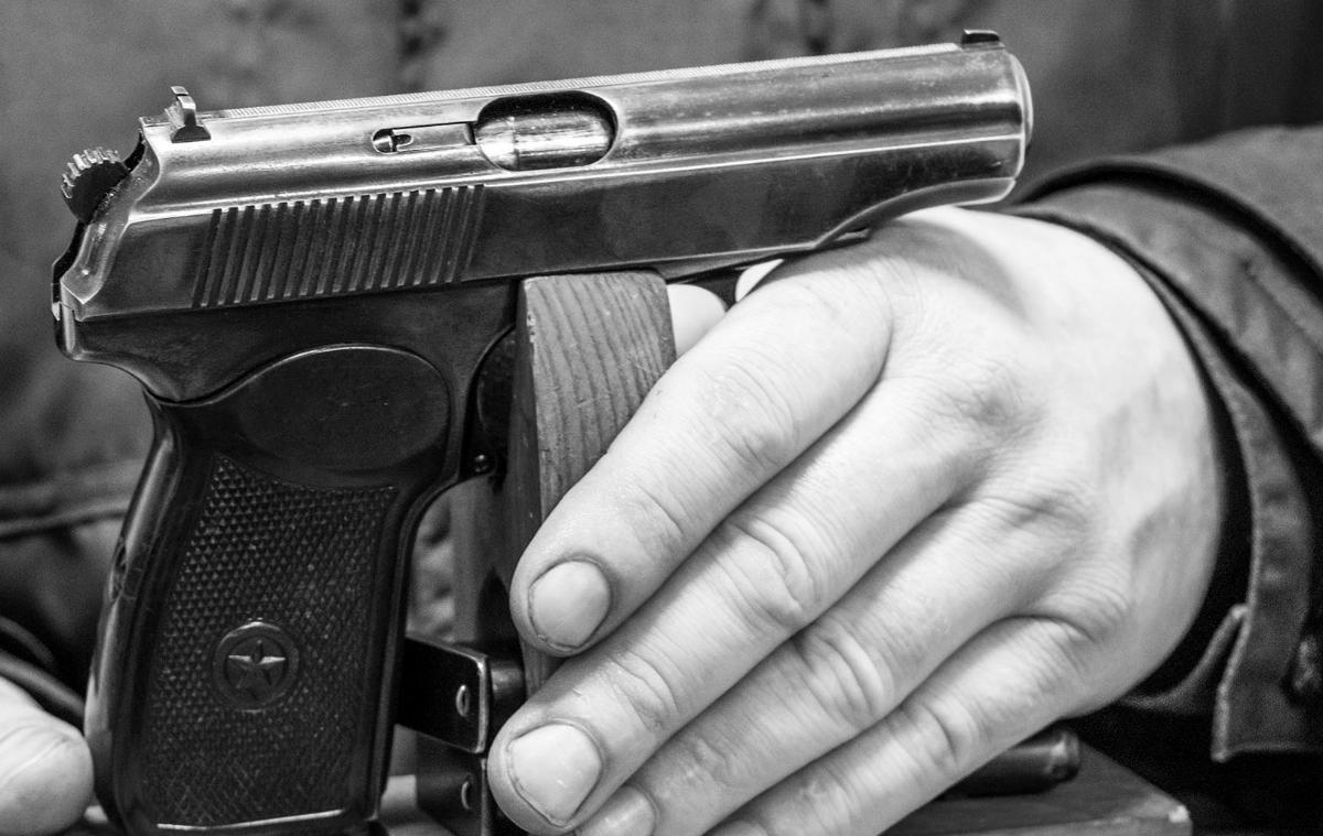 В Челябинске мужчина отомстил за сына, выстрелив в оппонента  
