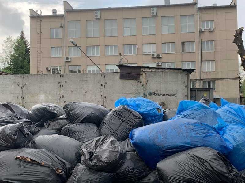 Южноуральским чиновникам дано три дня на уборку мешков с мусором