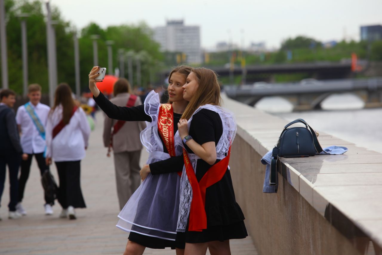 что сказать на выпускном в живом фото