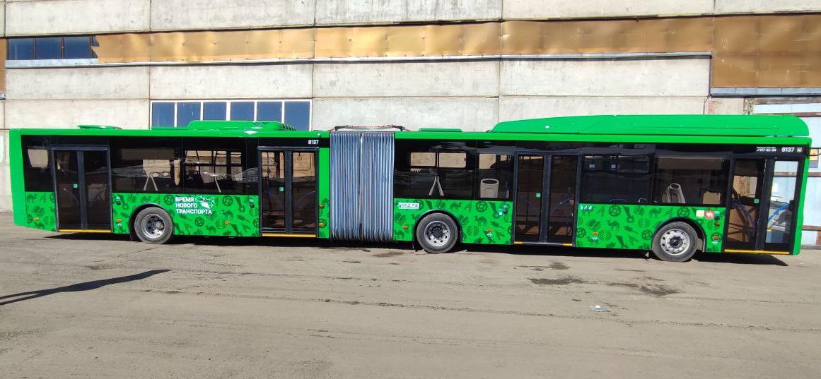 На улицы Челябинска вышли новые автобусы-гармошки