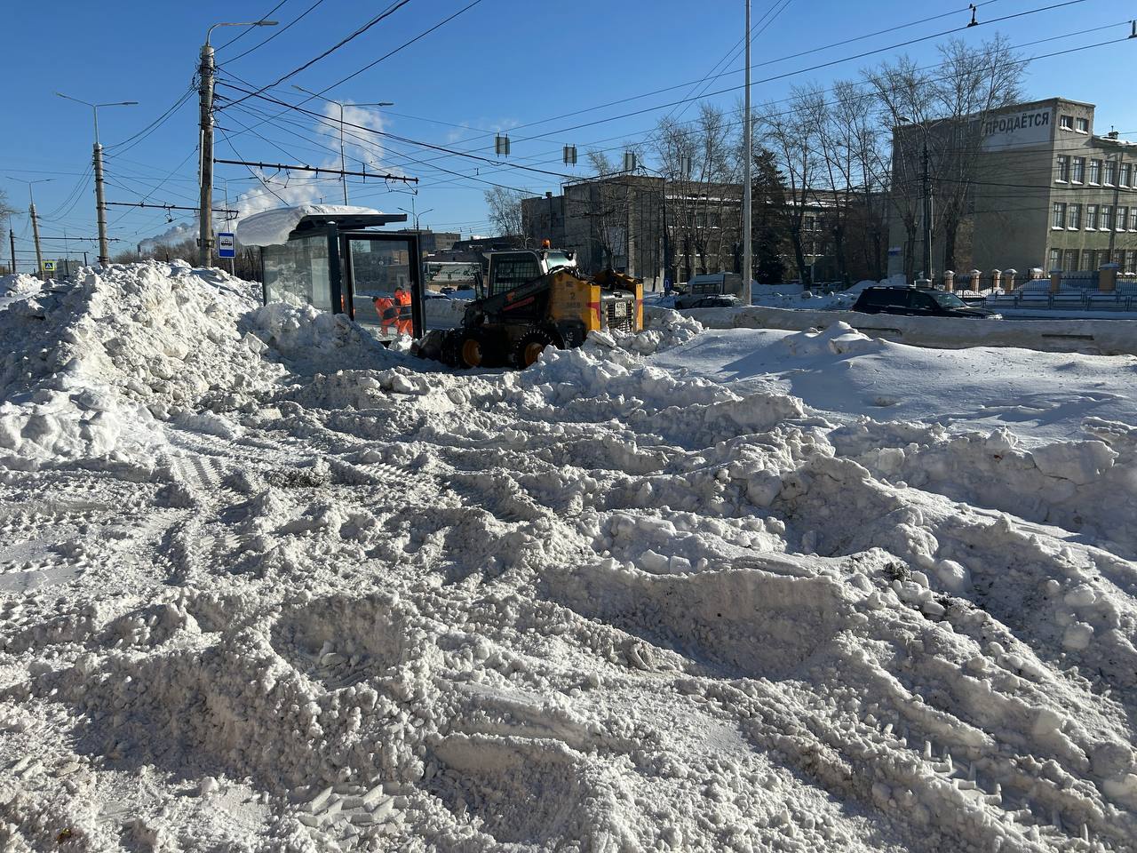 Заместитель главы Челябинска упрекнул подрядчиков за слабую уборку снега на тротуарах 