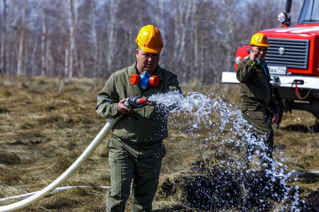 На Урале горит лес: жители поселка дежурят из-за возможной эвакуации