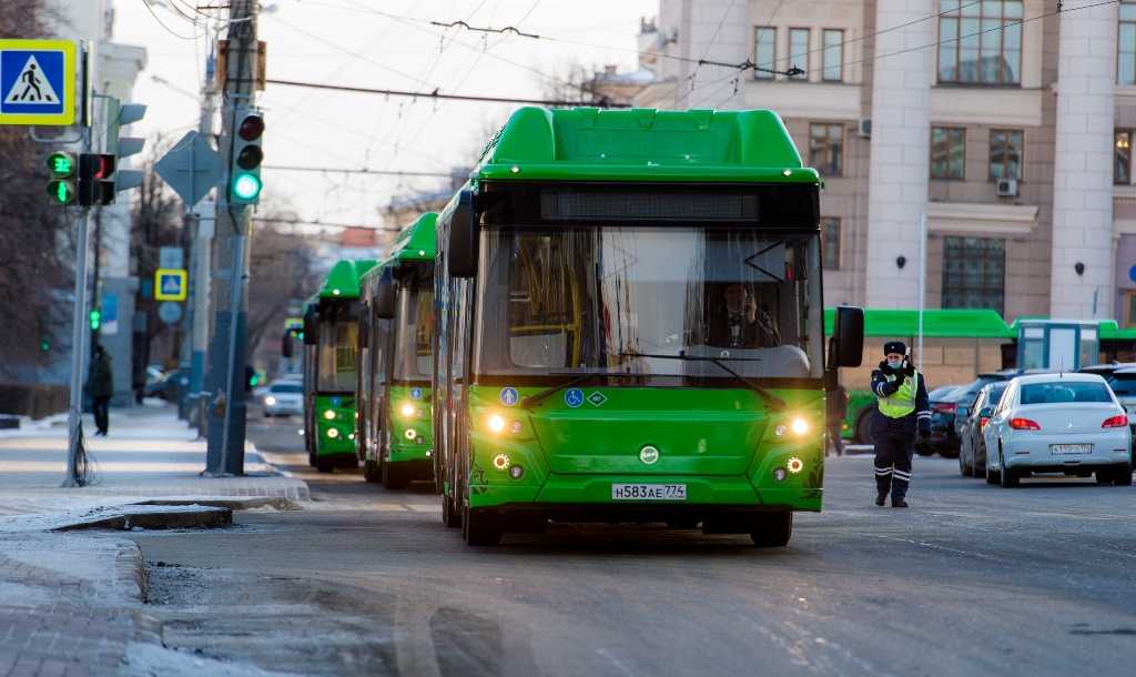Челябинским автобусам и большегрузам разрешили выезжать в соседний регион