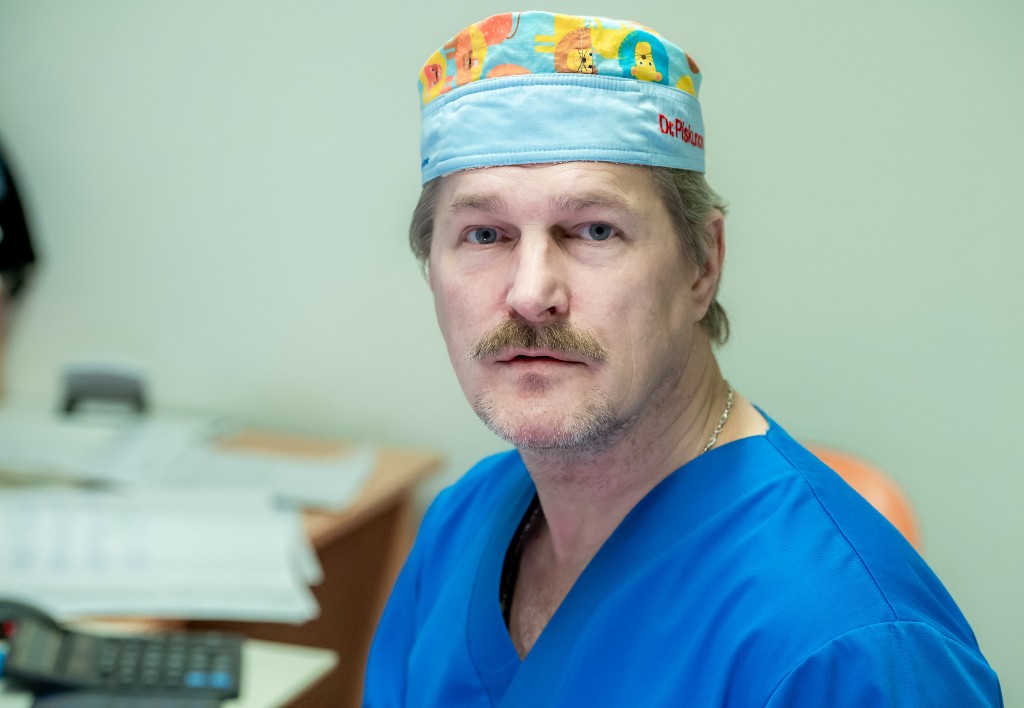 Челябинский хирург, сделавший десять тысяч сложных операций, стал «Заслуженным врачом РФ»