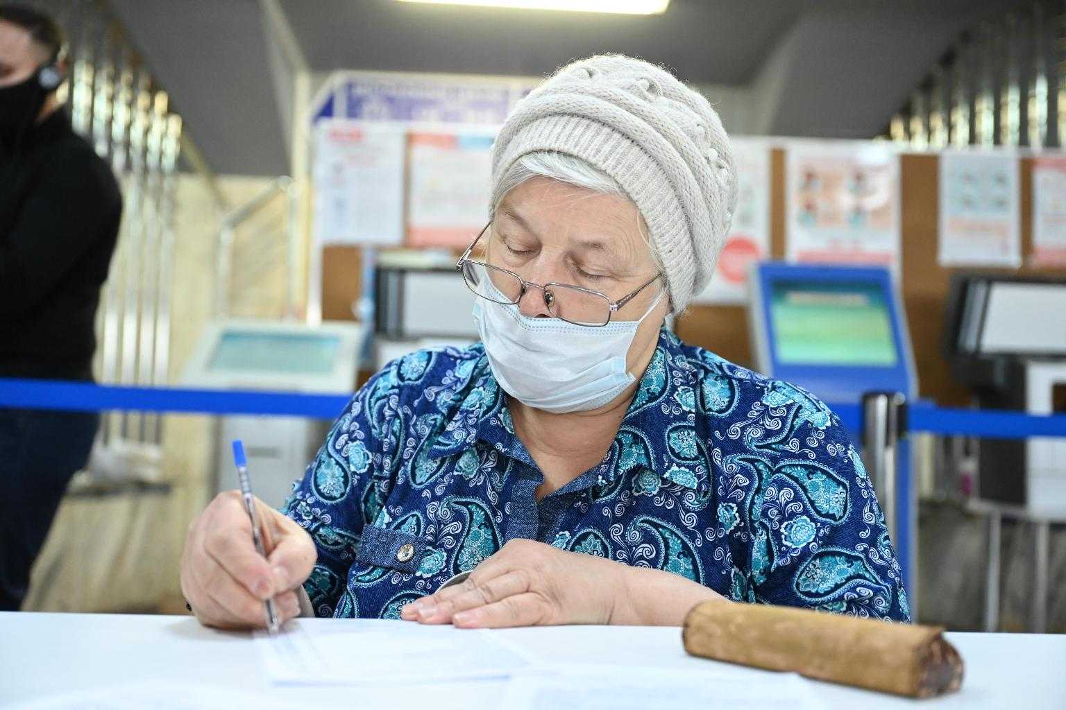 В Челябинске ввели обязательную вакцинацию от ковида для пожилых людей и студентов
