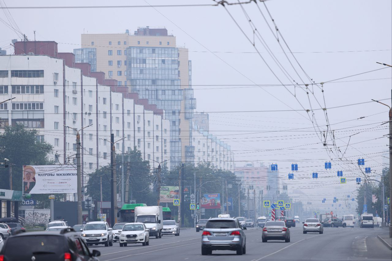 Челябинск окутало гарью от лесных пожаров в Свердловской области 