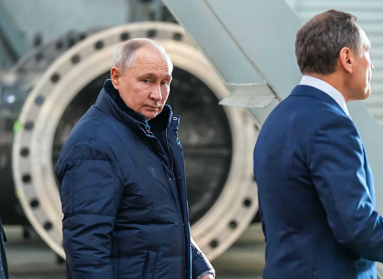 Скульптуры челябинского художника получат Путин, Си и Моди