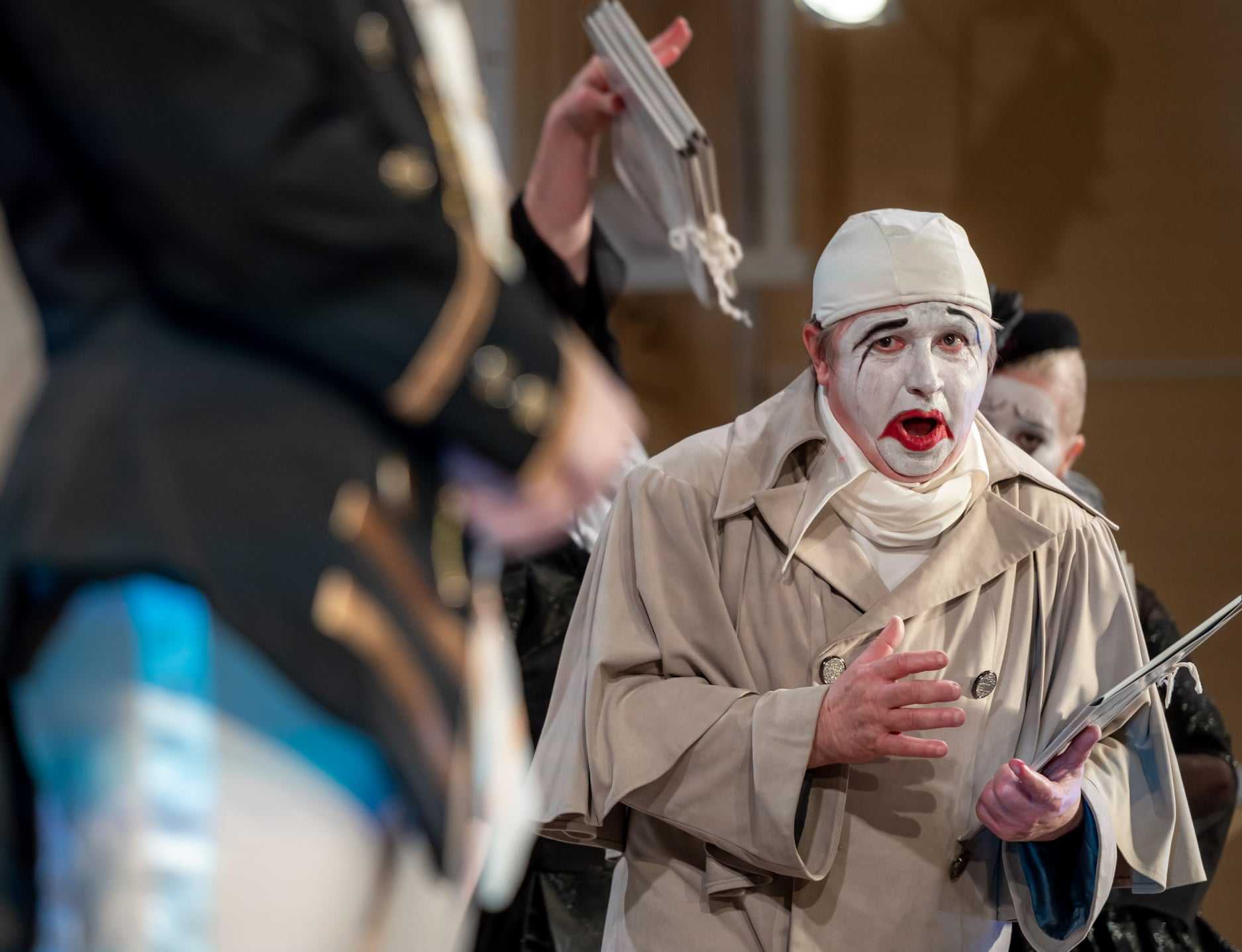 В Челябинске вновь показали клоунаду-фантасмагорию «Смерть чиновника»