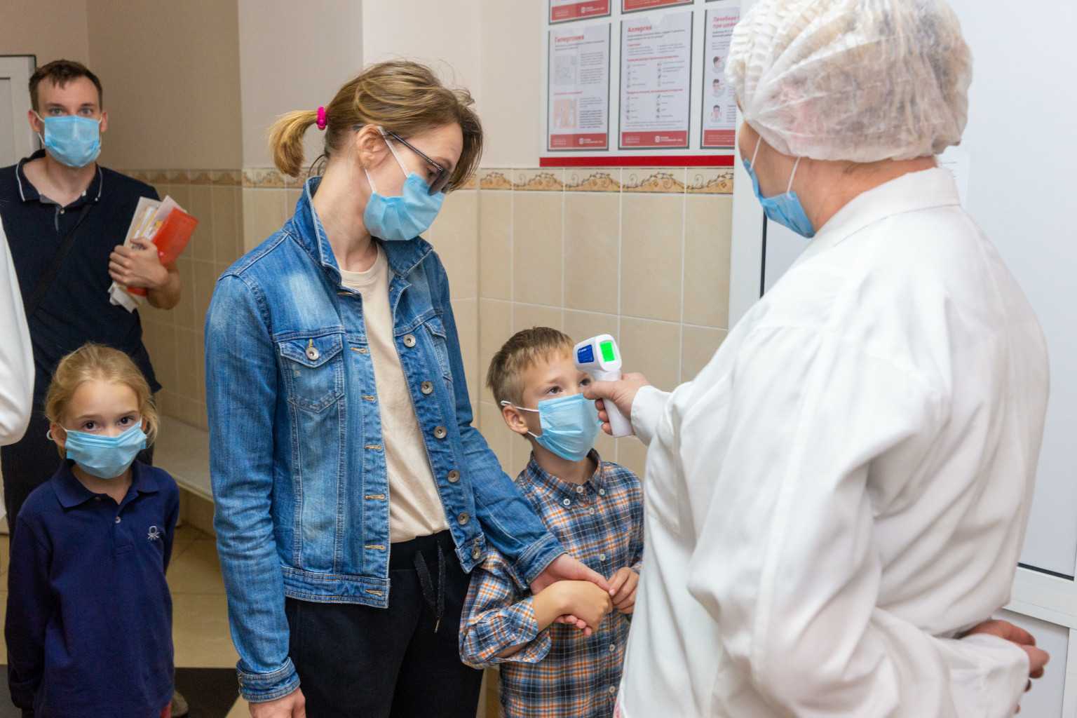 Восемь школьников на Южном Урале за сутки заболели коронавирусом