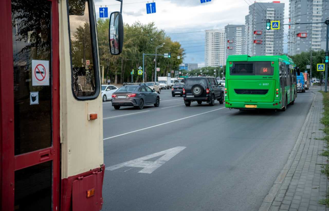 В Челябинске измерили скорость движения транспорта по выделенным полосам