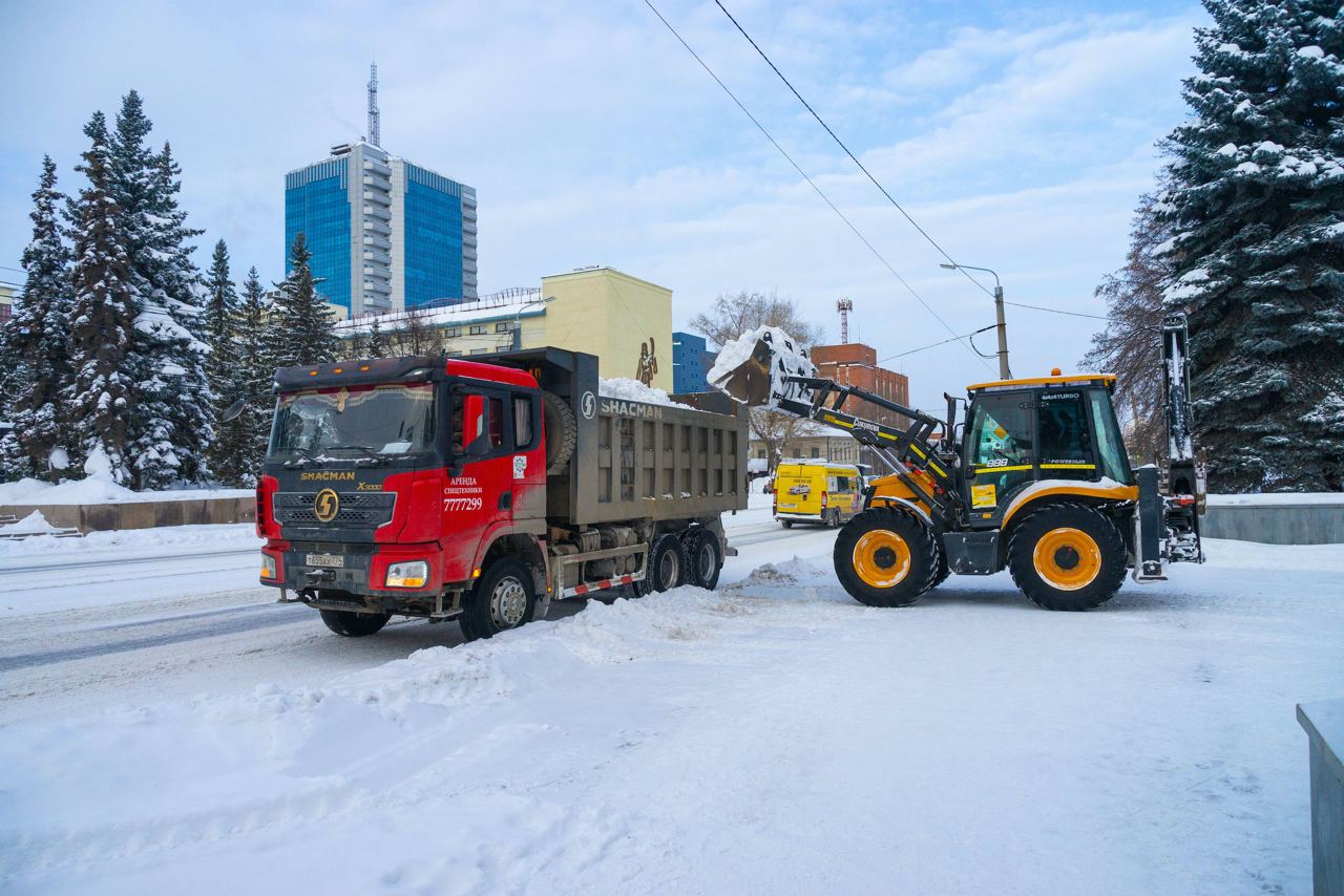 Более 21 тысяч кубометров снега вывезли из Челябинска за прошлую ночь