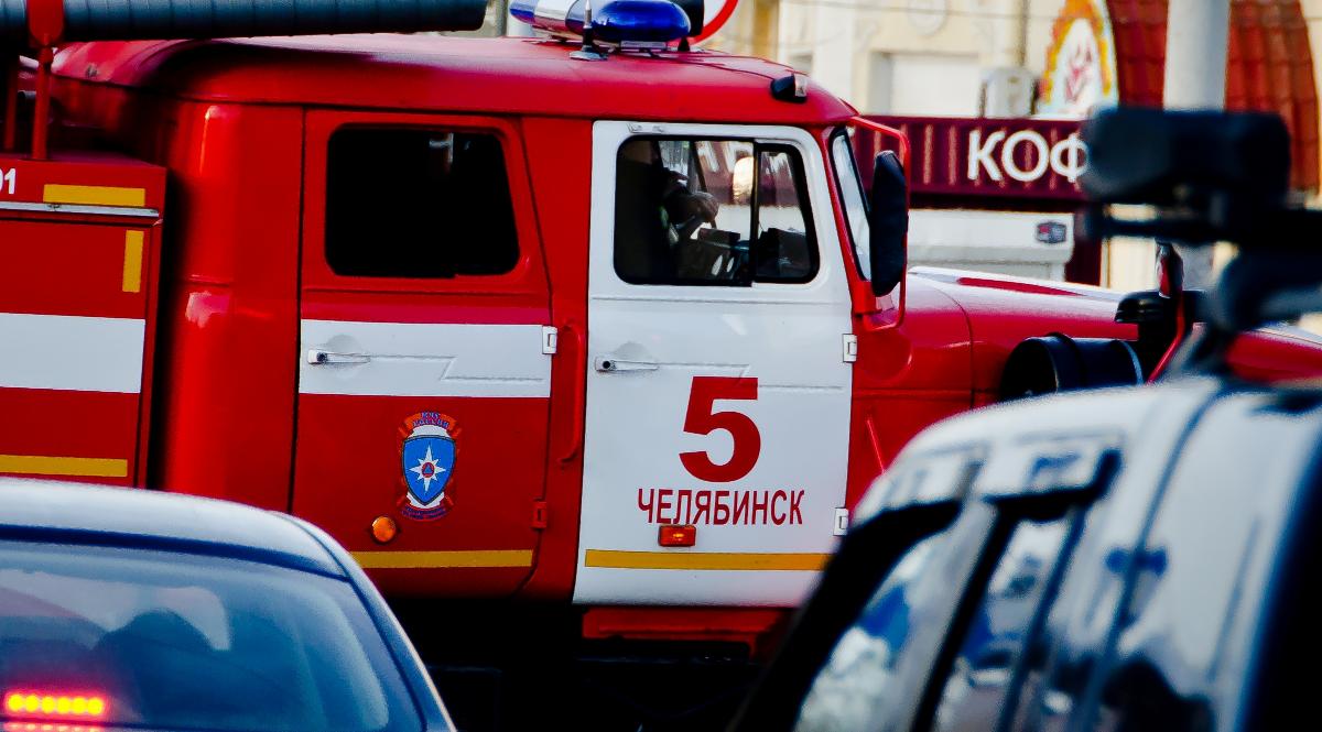 В Челябинске на кузнечно-прессовом заводе возник пожар