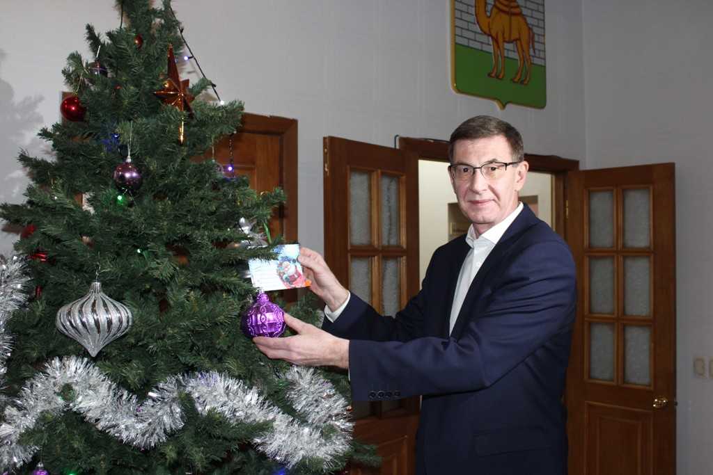 В Курчатовском районе депутаты стали помощниками Деда Мороза