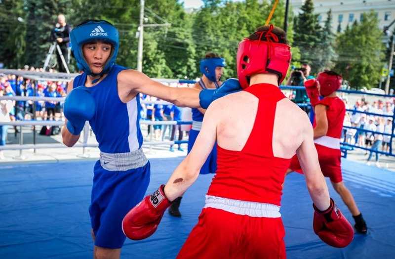 Юные боксеры показали класс на центральной площади Челябинска