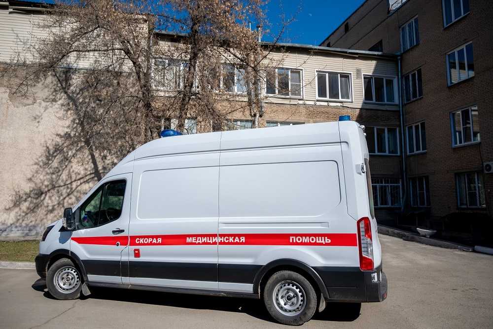 В Челябинске в аварии пострадали водитель грузовика и пассажирка маршрутки