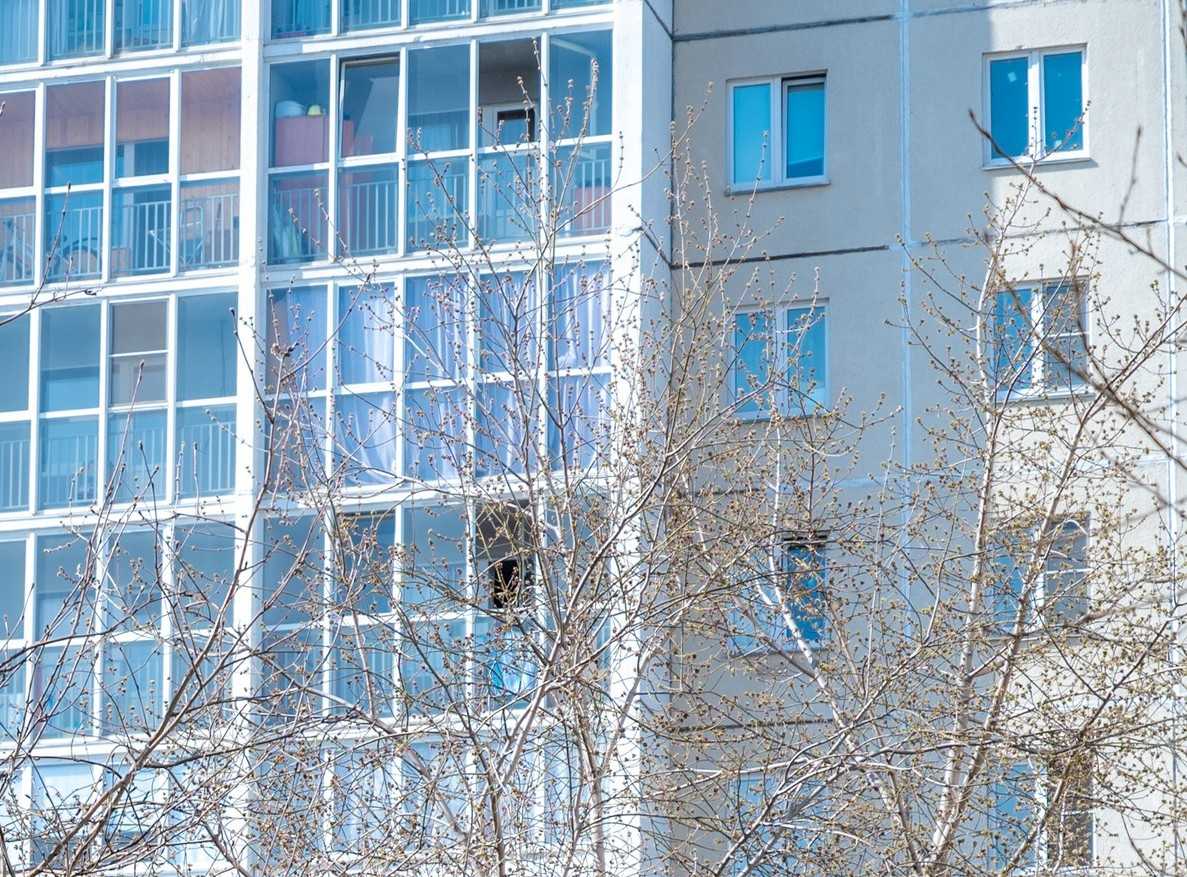 В Челябинске снова из открытого окна выпал ребенок