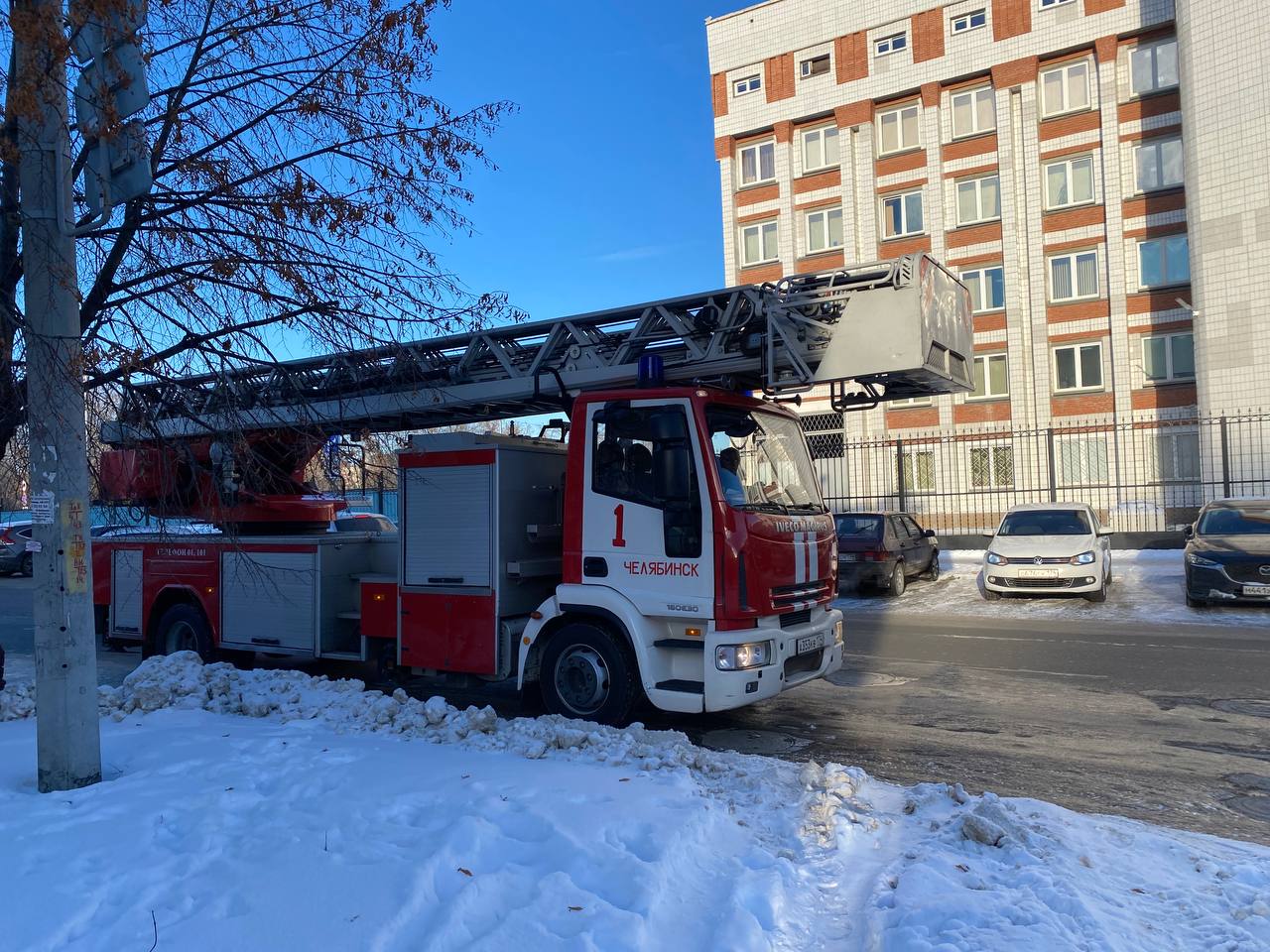 В челябинской гимназии вспыхнул пожар во время детского праздника