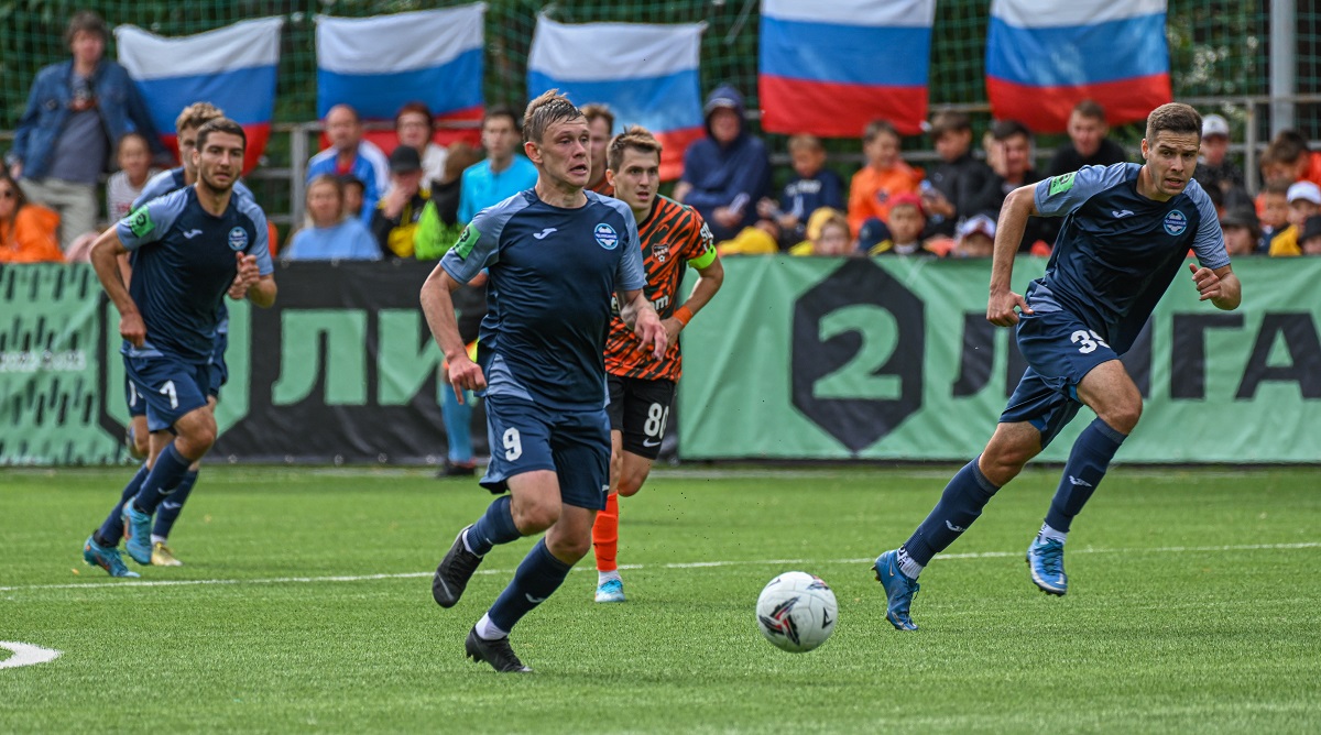 Челябинские футболисты сыграют с прямыми конкурентами