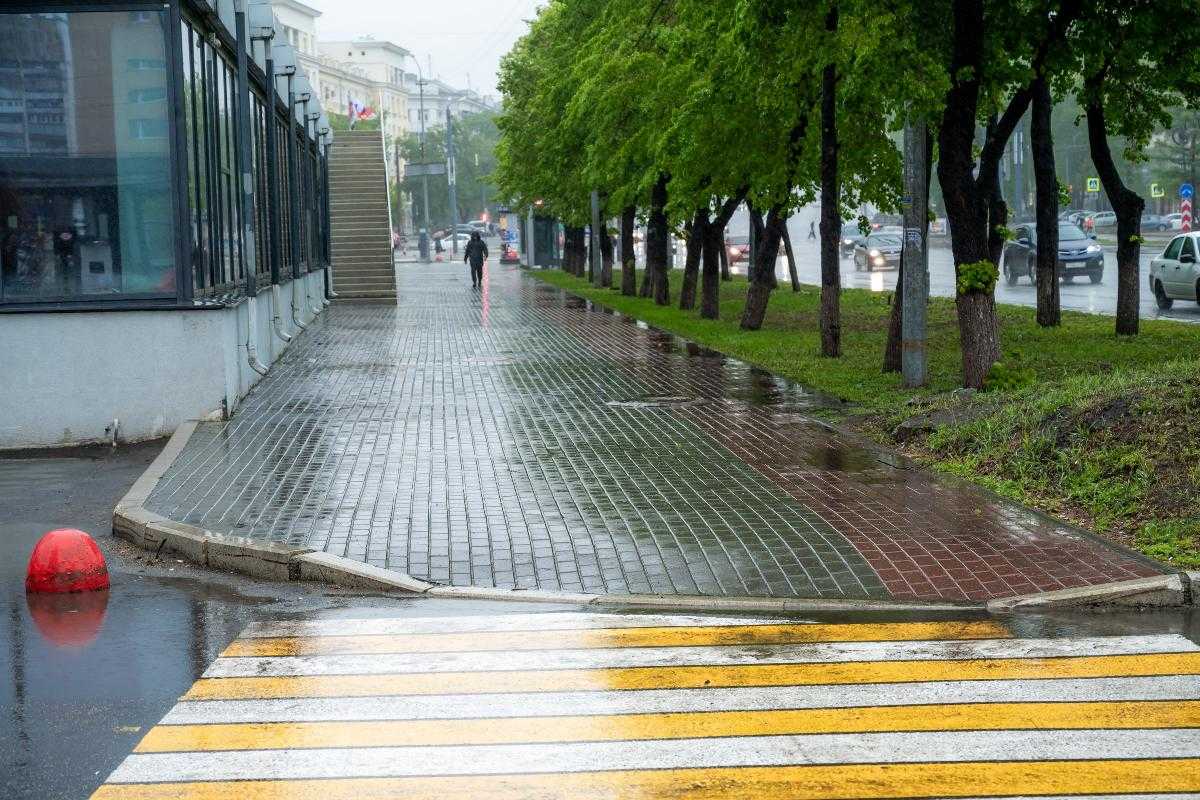 Где сейчас идет дождь в челябинске. Ливень в Челябинске. Дождь в Челябинске. Челябинск дожди 2023 сентябрь. Три дня дождя Челябинск.