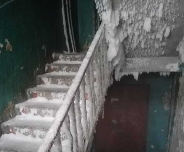 Замороженное общежитие уронило рейтинг южноуральского мэра