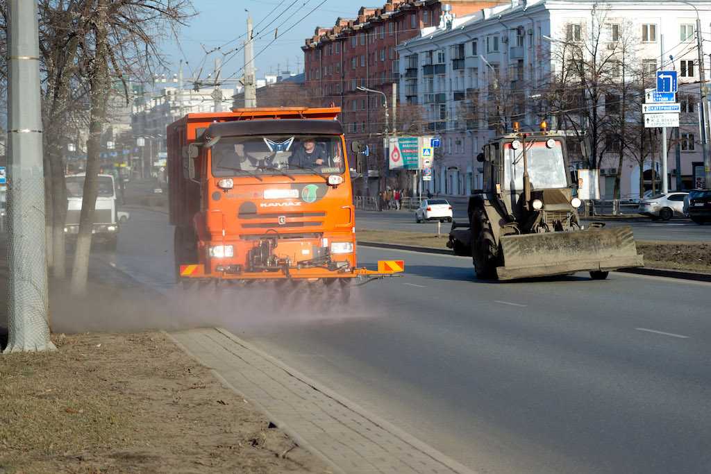 Челябинские дороги помоют с шампунем после зимы