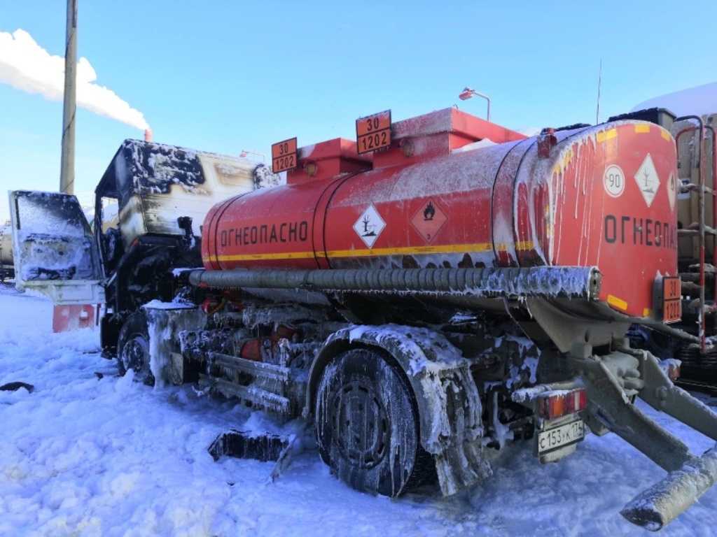 Бмв врезалась в бензовоз