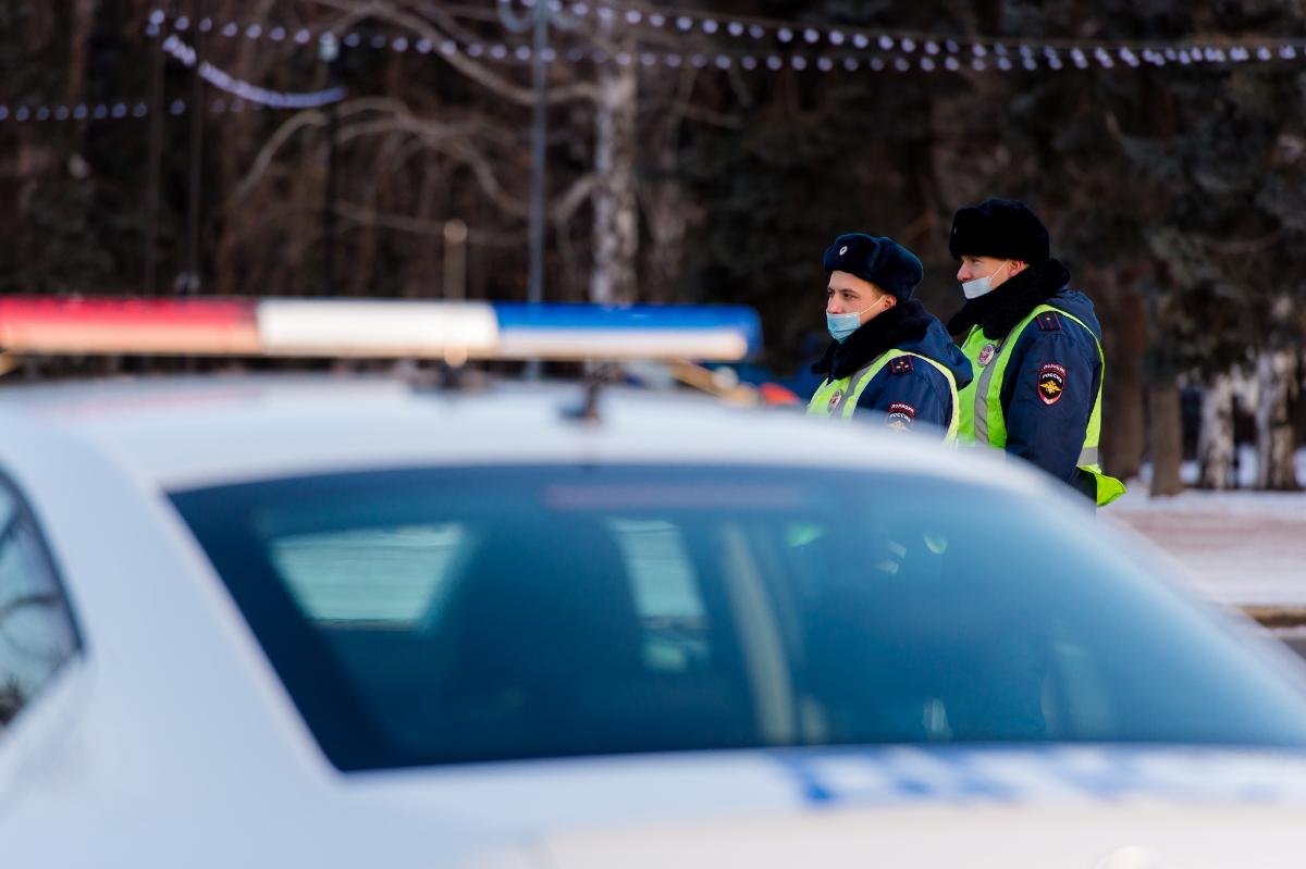 Полицейский экипаж в Челябинской области расстреляли из сигнального пистолета