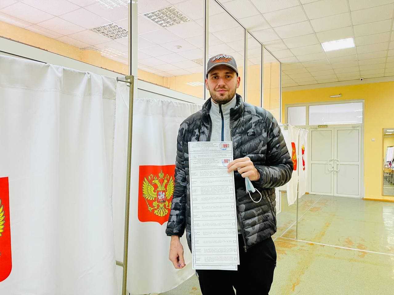 Известные спортсмены проголосовали на выборах в Челябинске