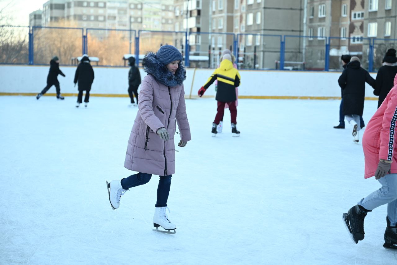 Оттянуть детей от гаджетов: Наталья Котова заявила о планах по развитию хоккейных кортов в Челябинске