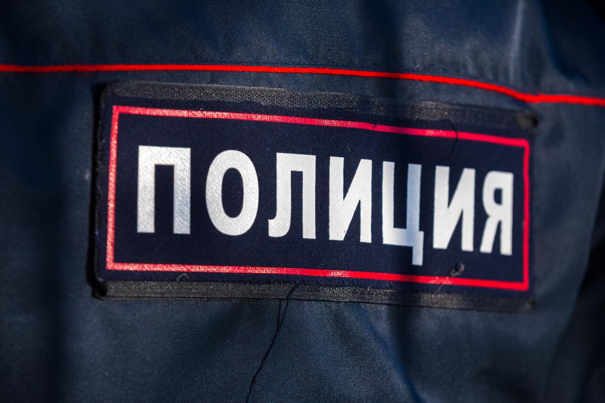 Челябинские полицейские задержали преступника за продажу контрафактных сигарет