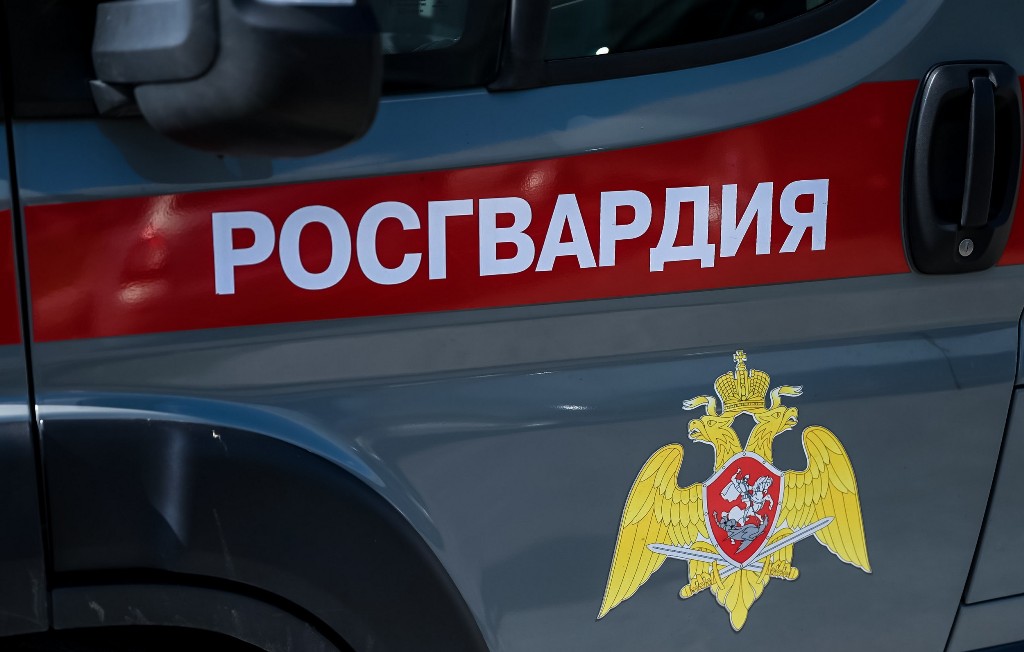 В Челябинске бывший уголовник изрезал ножом на улице целую семью
