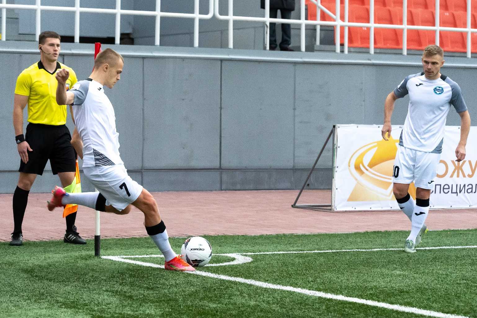 Челябинские футболисты проиграли пермской «Звезде»