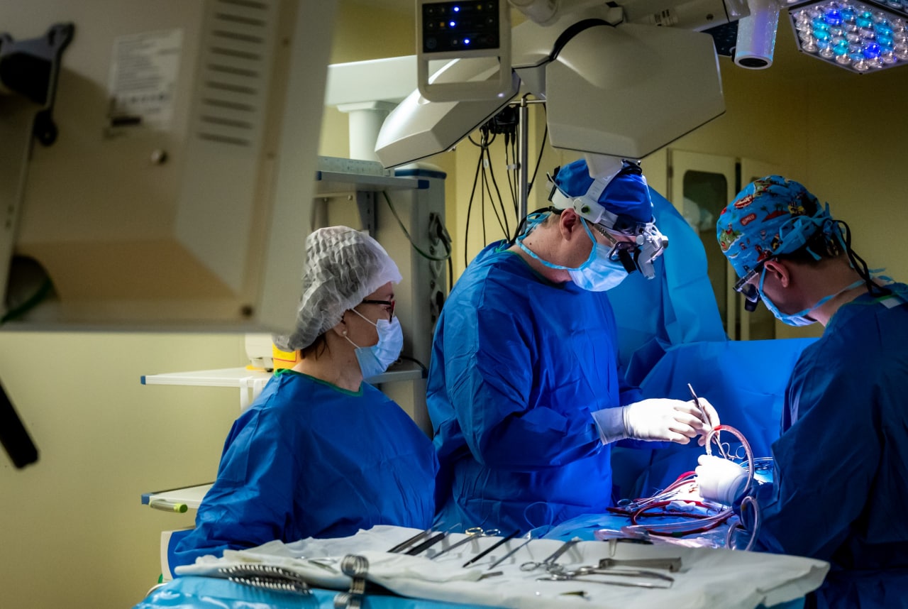 Челябинские хирурги провели сложнейшую операцию на сердце