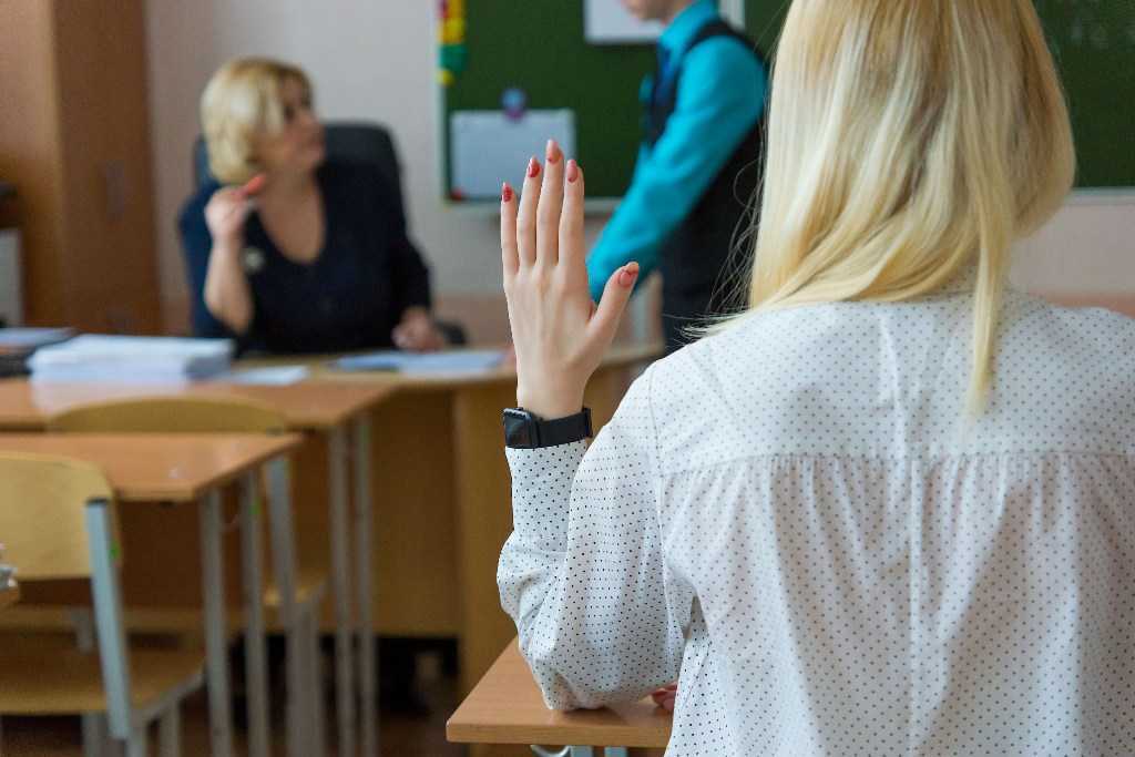 Челябинский лицей засудили за отчисление учеников за плохие оценки