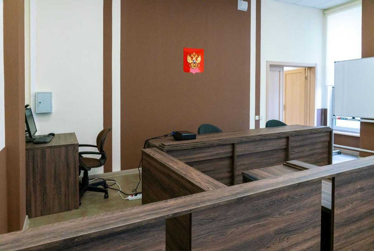 Работник миграционной службы за взятки предстанет перед судом на Южном Урале