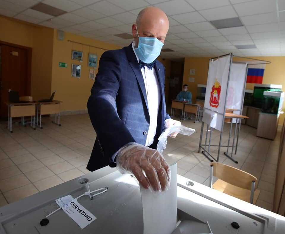 Глава челябинского облизбиркома лично протестировал безопасность голосования