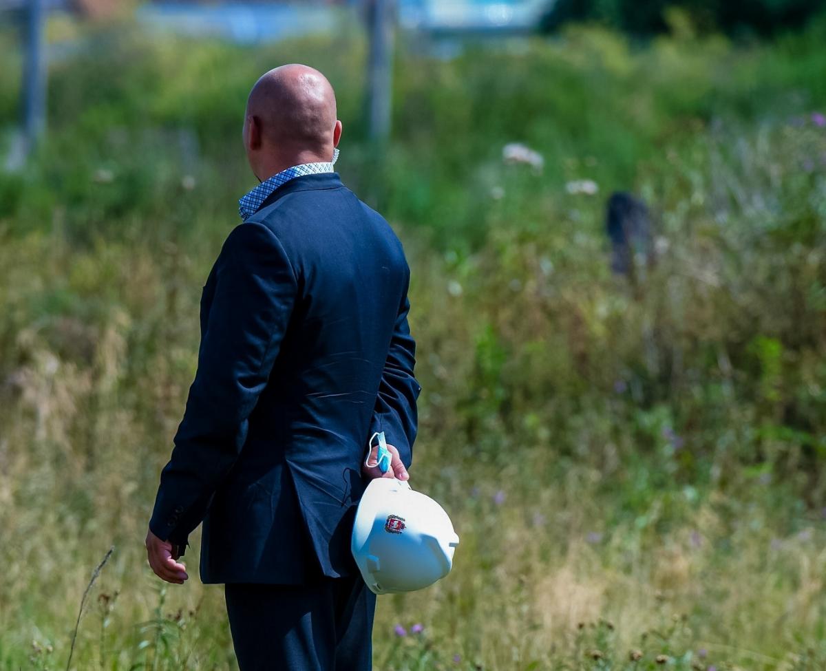 Почти половина челябинцев сталкиваются с дресс-кодом на работе