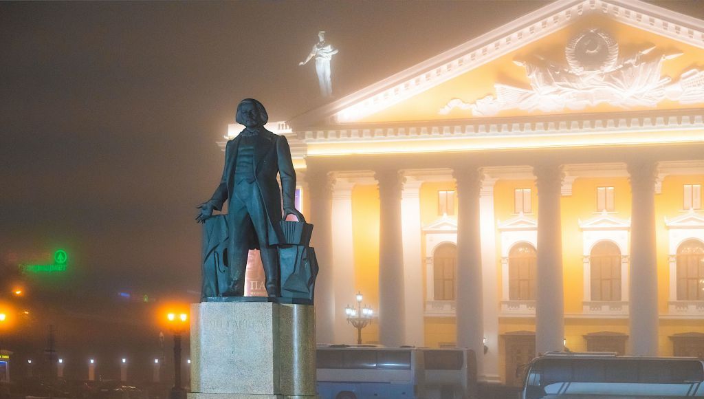  Призрак оперы: как у здания челябинского театра появилась особая атмосфера