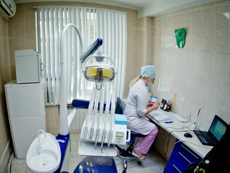 Стала известна зарплата медсестер в челябинских стоматологиях