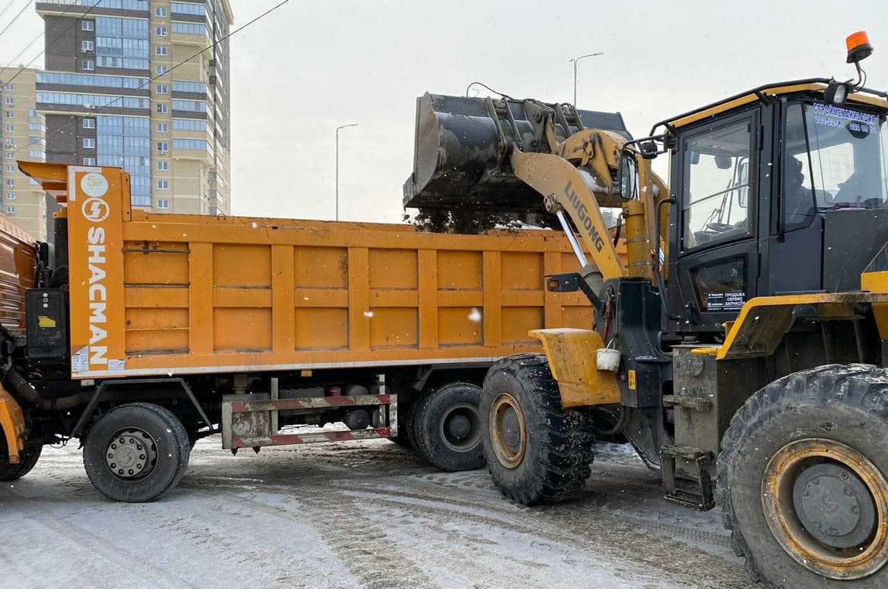 С улиц Челябинска за ночь вывезли почти 500 тонн снега