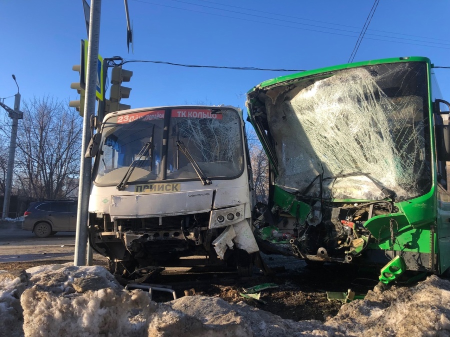 В Челябинске произошло крупное ДТП с участием автобусов
